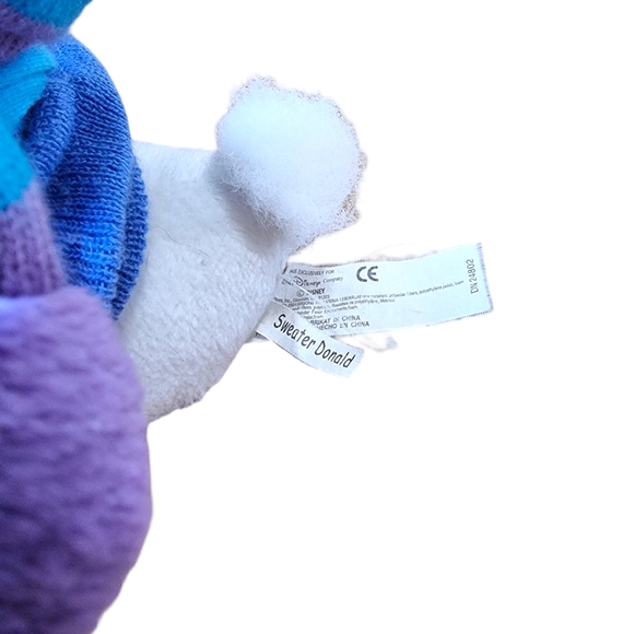 Vtg Sweater Donald Duck Plushie Disney Store 10" & Bonus Donald Magnet - Picture 4 of 7